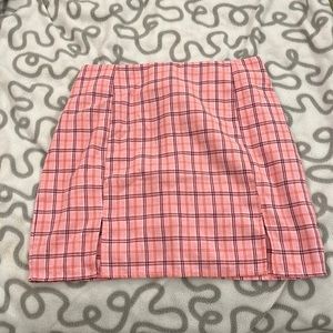 I’m selling this pleaded skirt